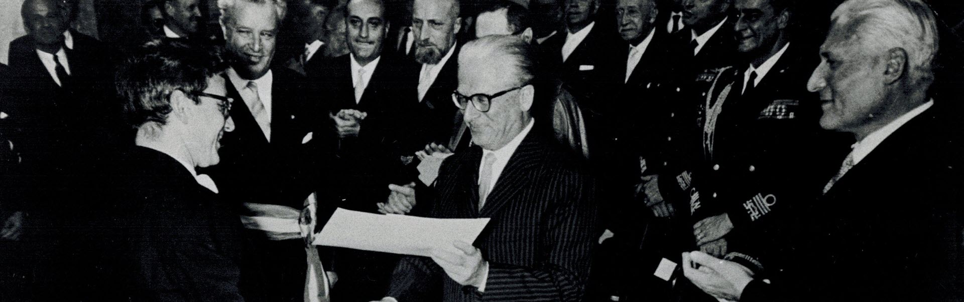 Il Presidente della Repubblica Gronchi con Stuart Canin vincitore dell'edizione del 1959