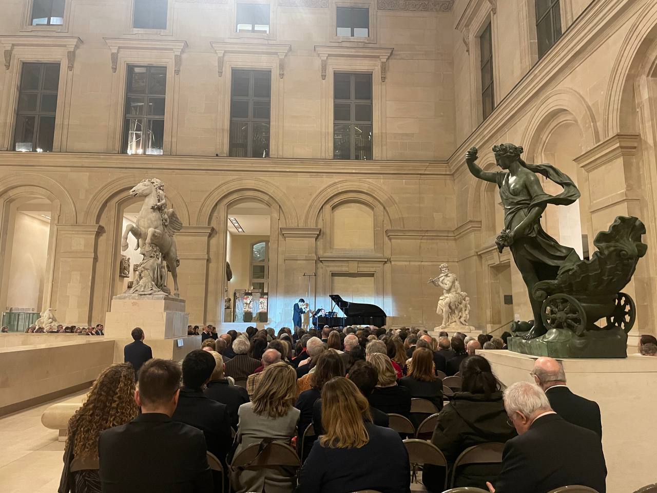 Simon Zhu Louvre