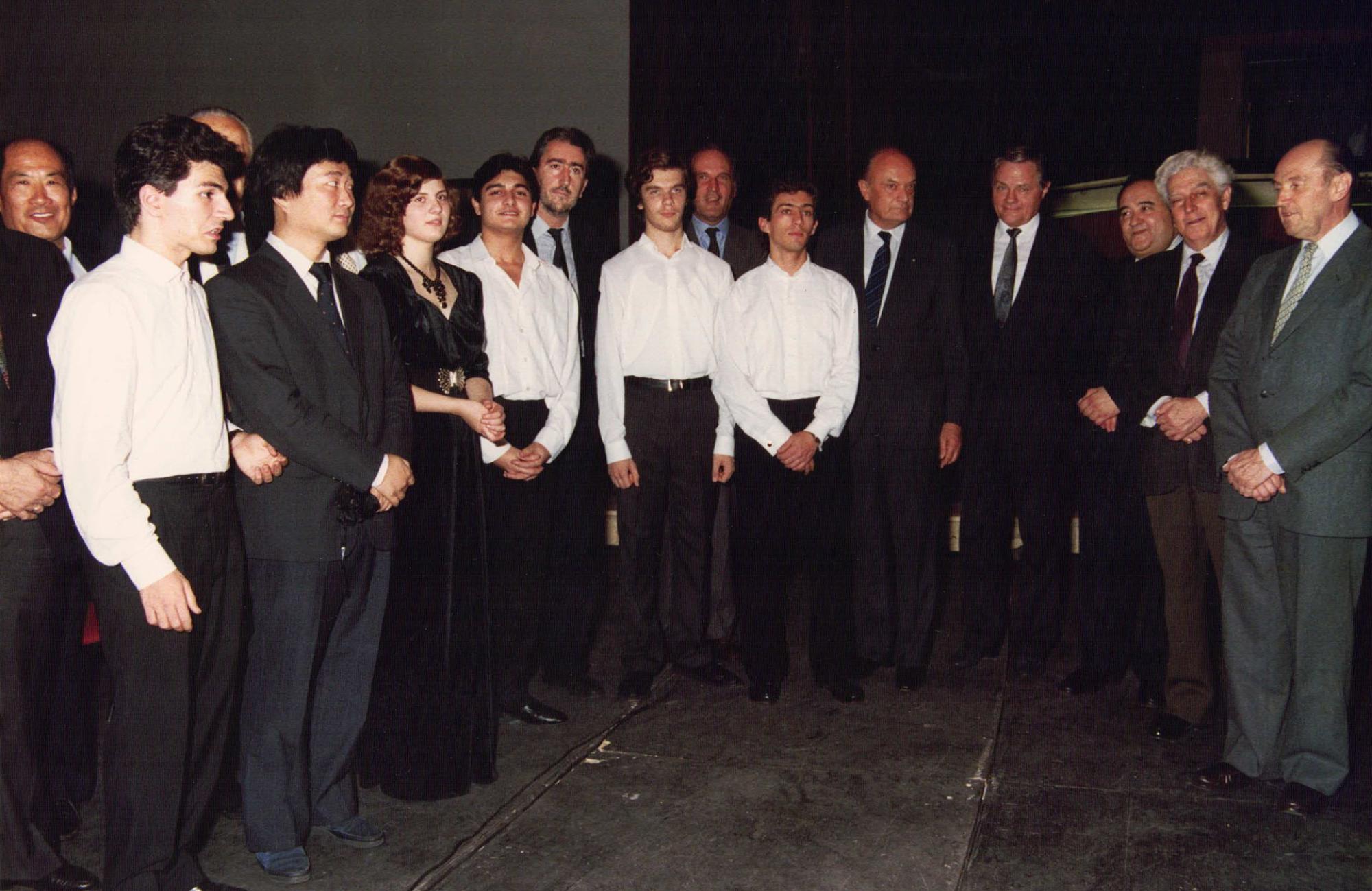 I finalisti e la giuria del Premio Paganini 1990