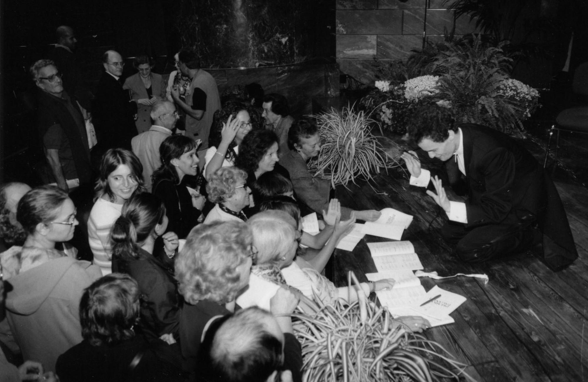 Maryusz Patyra con il pubblico al premio paganini 2001 