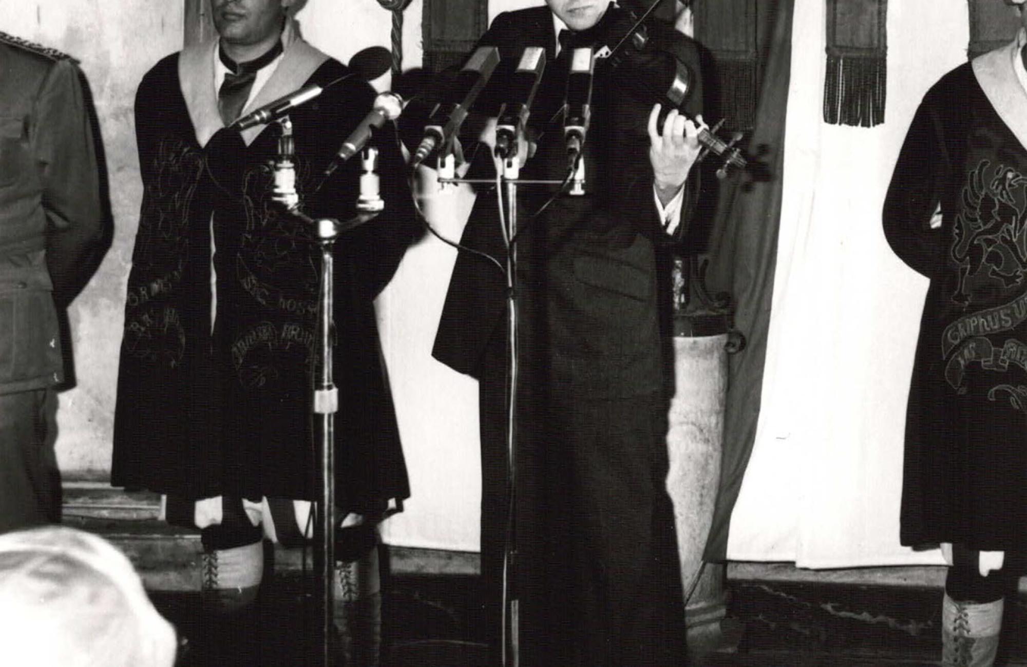 Ilya Grubert suona il violino "Cannone" all'edizione del 1977