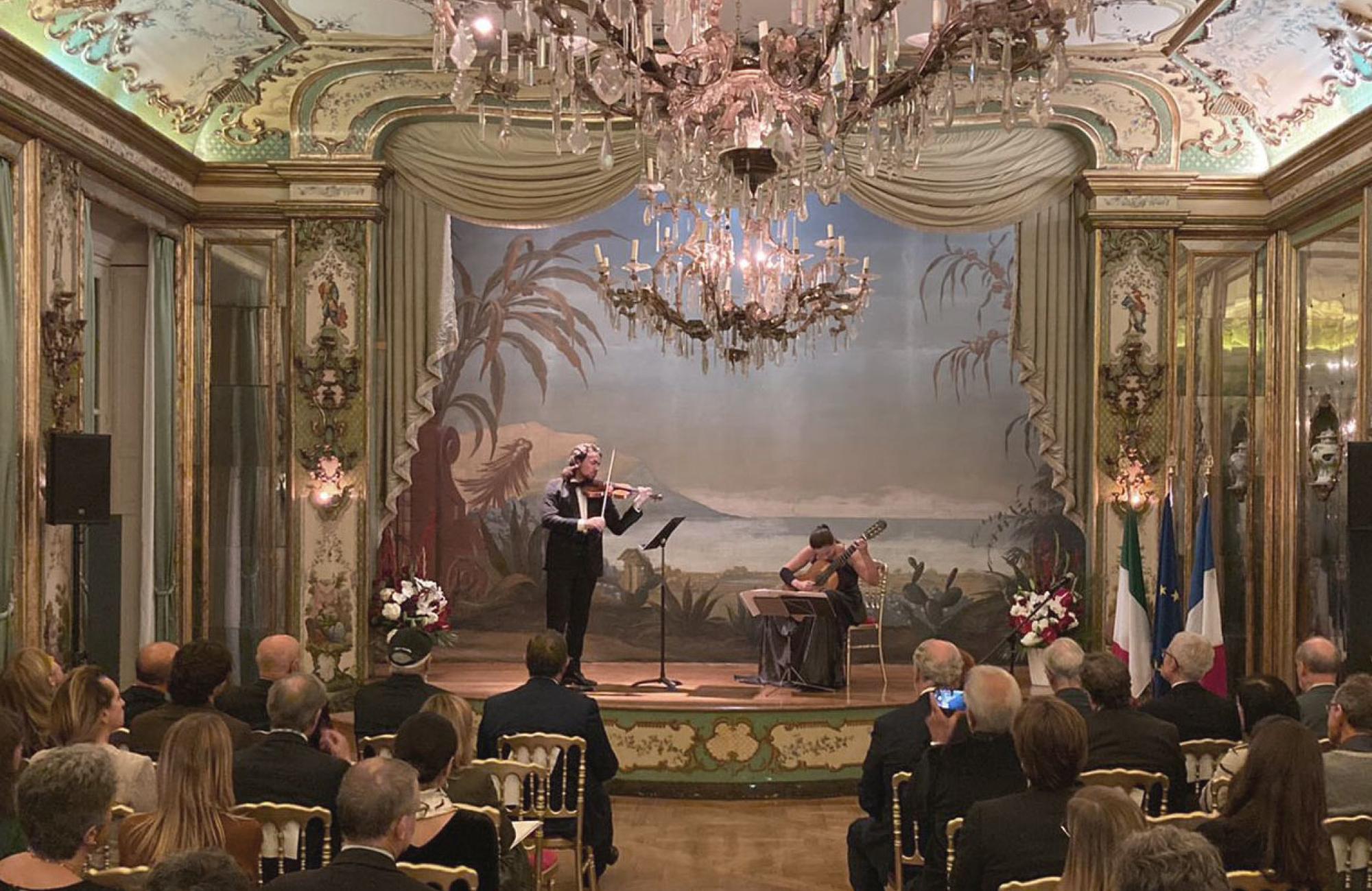 Giuseppe Gibboni con Carlotta Dalia alla conferenza di Parigi