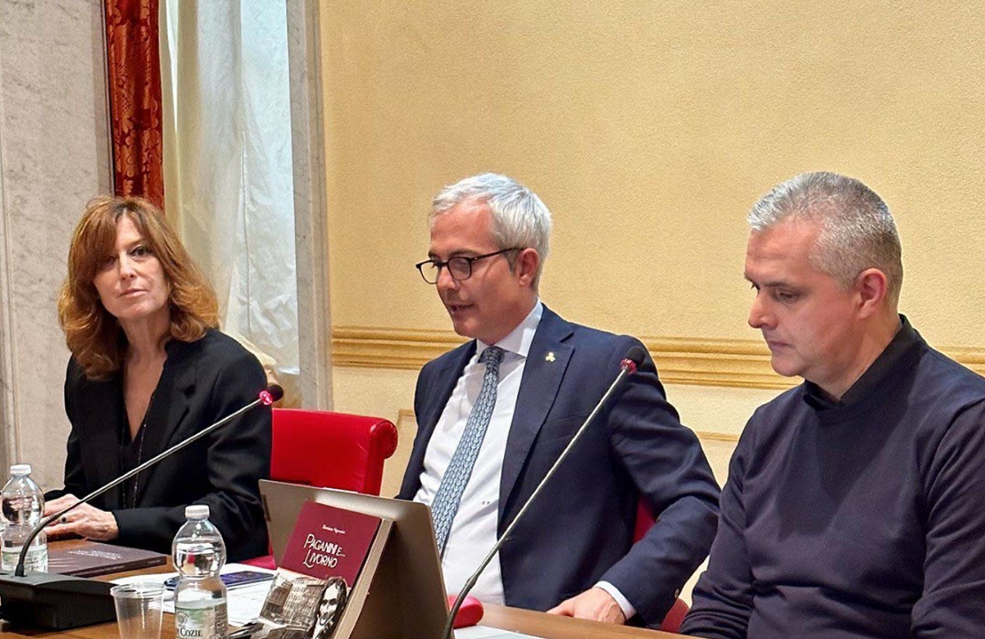Il Consigliere Grosso e il Presidente Panebianco con l'autore del libro Massimo Signorini 