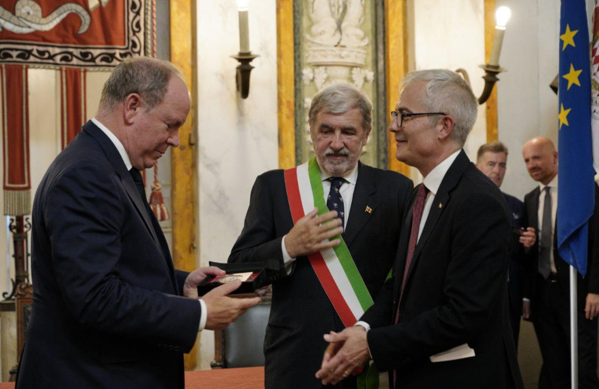 Consegna della medaglia del Premio