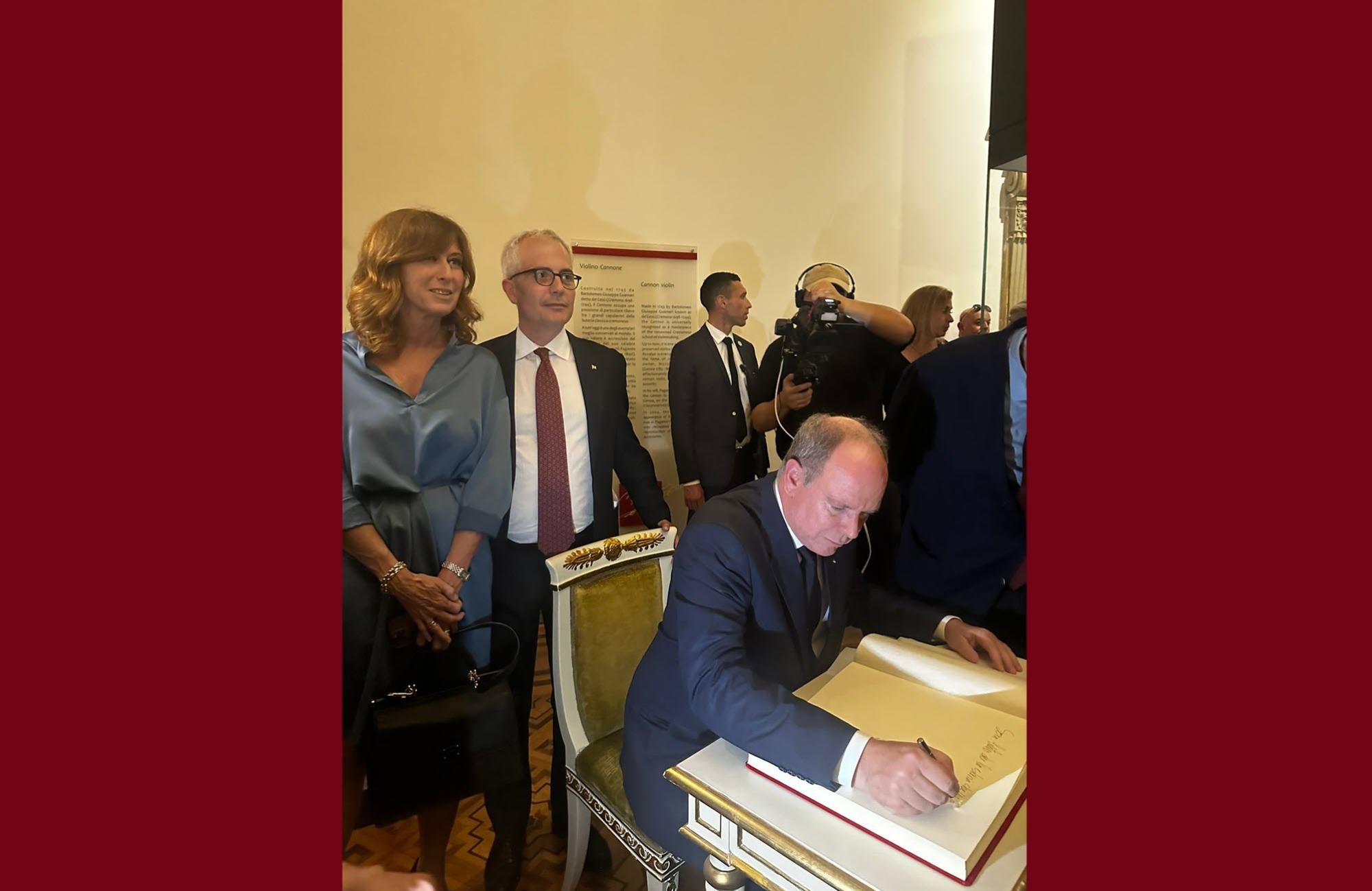 Il Consigliere Barbara Grosso, il Presidente del Premio Giovanni Panebianco, il Principe Alberto II di Monaco