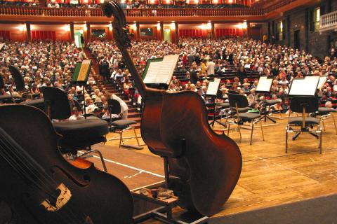 Strumenti sul palco del Teatro Carlo Felice