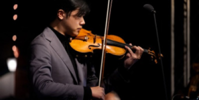 Simon Zhu playing his violin during the CLIP concert 