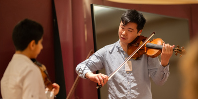 Masterclass di SImon Zhu con gli studenti omaniti_credit Khalid AlBusaidi